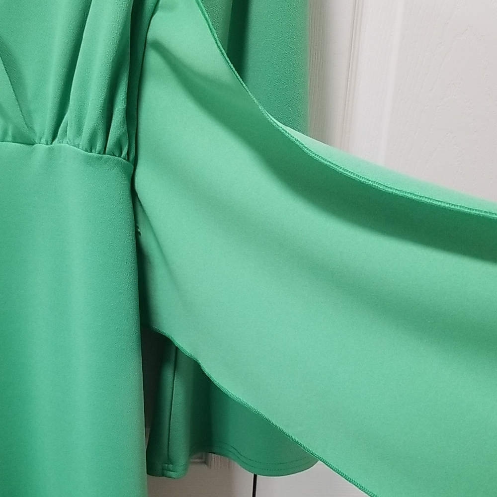 Boohoo Green Long Sleeve Bell Sleeve Sheath Dress for Night Out - Picture 8 of 14
